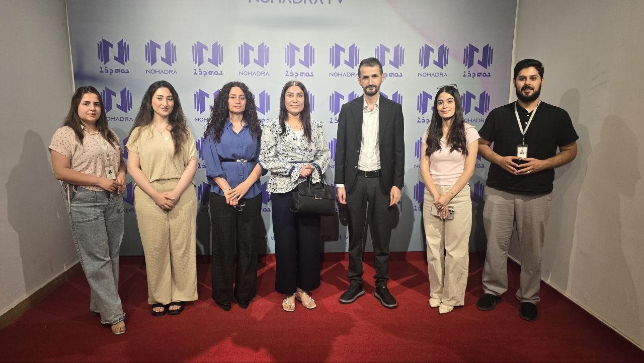 تشرفت قناة نوهدرا باستقبال السيدة هدية والسيدة دلفين من منظمة رابه للتنمية وبناء القدرات، حيث كان في استقبالهما مدير القناة ليني أندريوس وكادر القناة